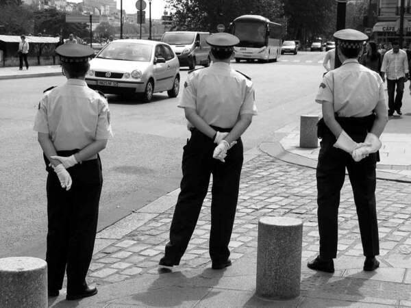 Des policiers à Paris.