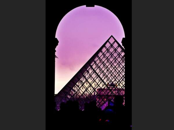 Aperçu de la pyramide du musée du Louvre, à Paris.