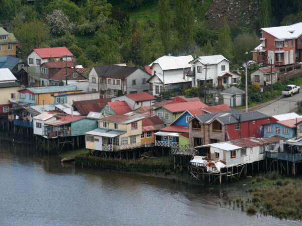 Maisons sur pilotis dans la ville de Castro sur l’île de Chiloé, au Chili