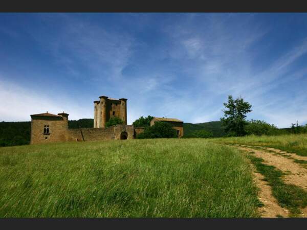 Le château d'Arques et son fameux donjon, dans l'Aude, en France.