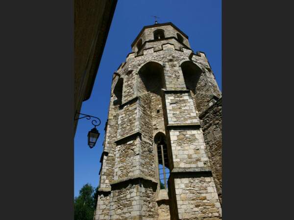 Le clocher de Saint-Martin à Sorèze, dans le Tarn, en France.