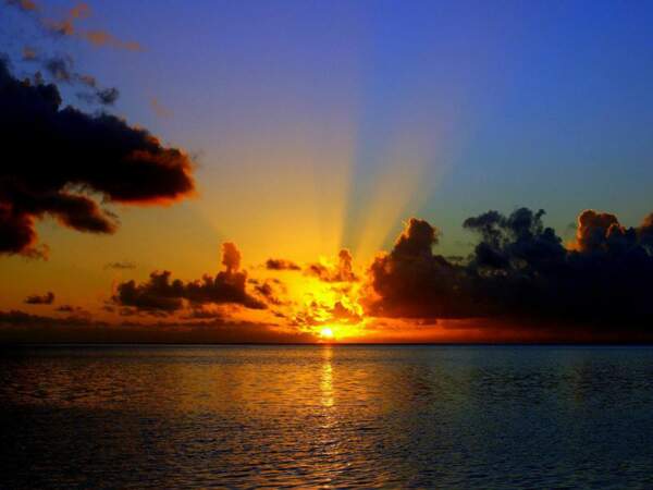 Coucher de soleil à Moorea, en Polynésie