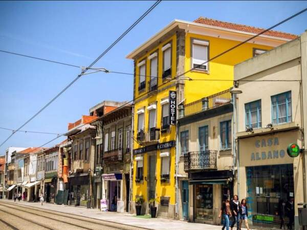 Rue de la ville de Matosinhos, au nord de Porto (Portugal). 
