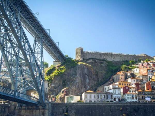 Le pont Louis Ier relie Porto à Vila Nova de Gaia, au Portugal. 