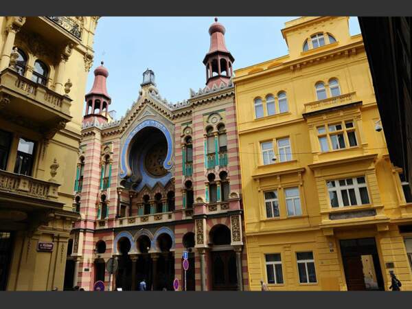 La synagogue jubilaire de Prague (République tchèque) arbore un style Art nouveau et mauresque.