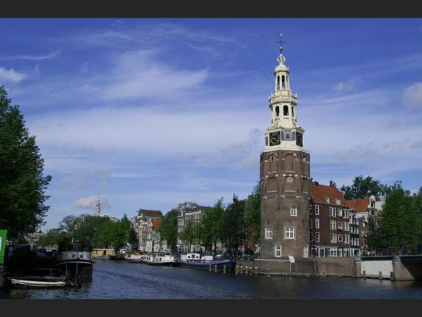 La tour Montelbaanstoren à Amsterdam, aux Pays-Bas. 