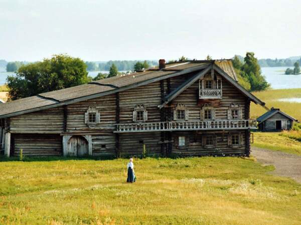 Habitation traditionnelle de l'île de Kiji, en Russie