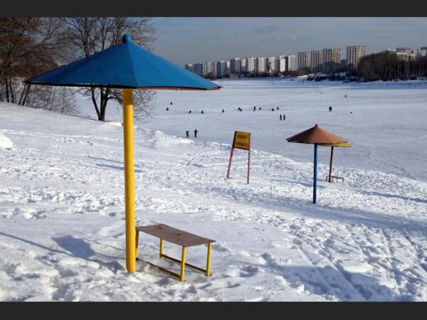 L'étang de Borisovskie sous la neige, à Moscou en Russie.