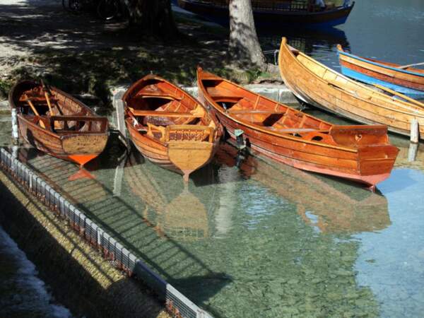 Canoës sur le lac de Bled, en Slovénie