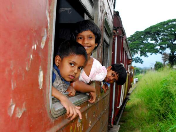 Le train entre Kandy et Gampola, au Sri Lanka.