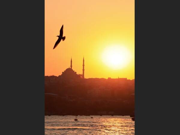 Coucher de soleil sur le Bosphore à Istanbul, en Turquie