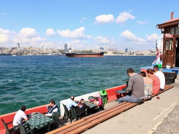 Sur la rive asiatique du Bosphore à Istanbul, en Turquie