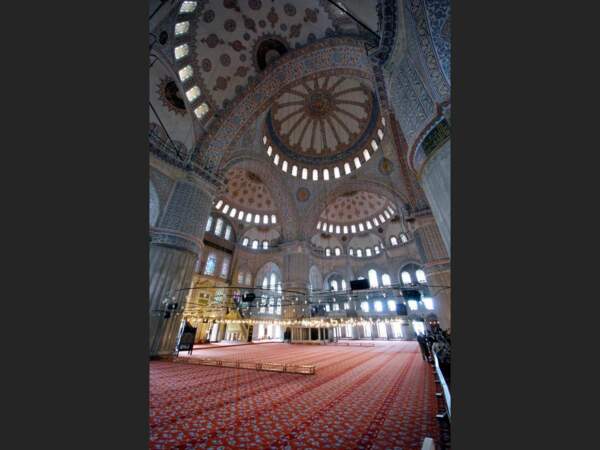 A l’intérieur de la Mosquée bleue à Istanbul, en Turquie. 
