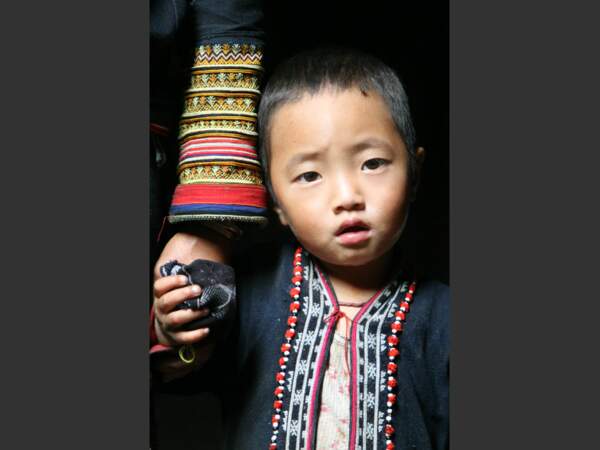 Un petit garçon de l'ethnie Red Zao, au nord du Vietnam.
