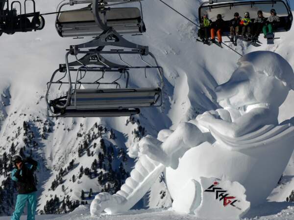Œuvre réalisée à l'occasion du concours de sculpture sur glace Shapes in white, à Ischgl, en Autriche.  