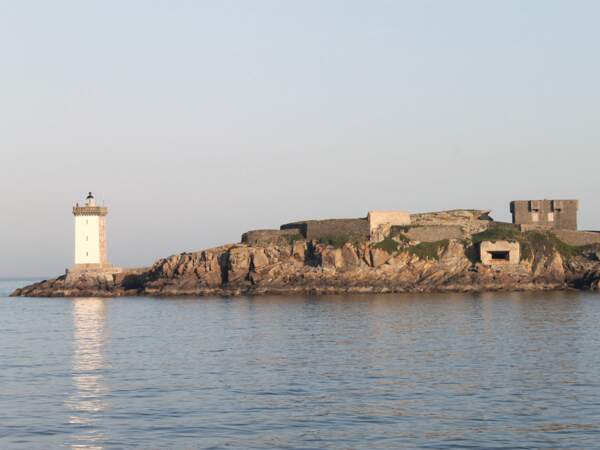 Le phare de Kermorvan, sur la commune du Conquet, dans le Finistère, en Bretagne, en France