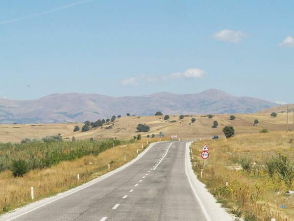 Route entre Eğirdir et Konya, en Turquie.