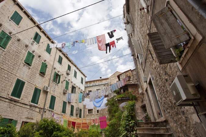 Dans la vieille-ville de Split, le linge est suspendu comme à Rome ou à Naples