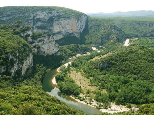 Les gorges de l'Ardèche, vues depuis le belvédère de La Madeleine (France).