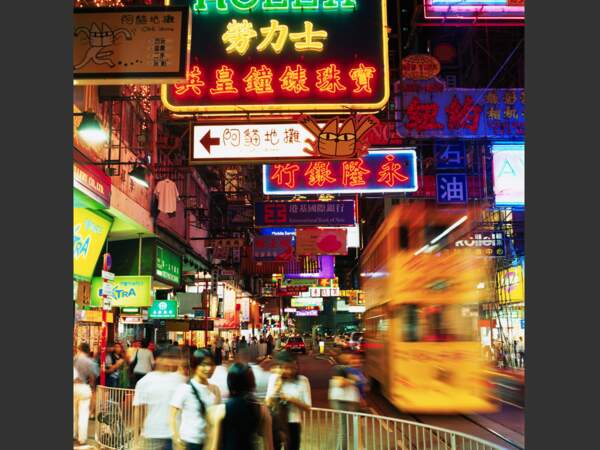 A Hong Kong, Causeway Bay est un quartier dont la densité démographique est l'une des plus fortes au monde.