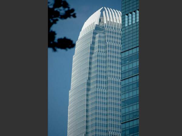 A Hong Kong, la tour de l'International Finance Center symbolise, par sa taille et son activité de haute finance, la puissance de la région.