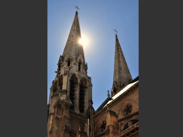 L'église Saint-Jean-Baptiste-de-Belleville se trouve près de la station de métro Jourdain, à Paris (France).