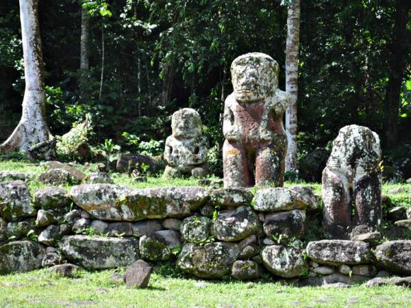 Le site sacré de Te I’Ipona, près du village de Puamau, sur l’île de Hiva Oa (Marquises, Polynésie française). 