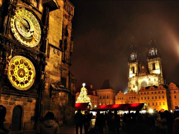 Le marché de Noël de la Vieille-Ville, à Prague, en République tchèque.