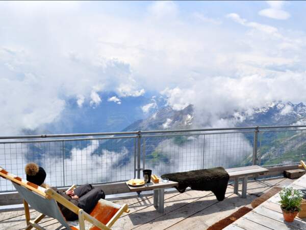 Vue sur les Alpes suisses depuis le refuge de l’Espace, sur le massif des Diablerets, dans l’Oberland bernois.