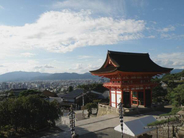 A Kyoto, au Japon, les temples de Kiyomizu-dera recèlent deux pierres d'amour aux vertus magiques.