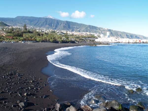 La "playa Jardín", de sable noir, à Puerto de la Cruz