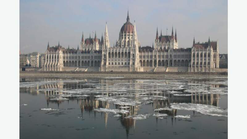 Reflets glacés, Hongrie