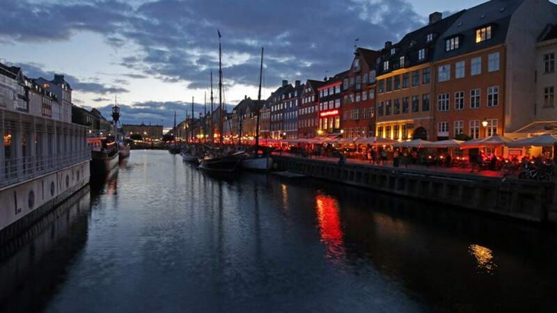 Canal Nyhavn le soir