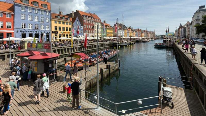 Promenade sur le quai de Nyhavn