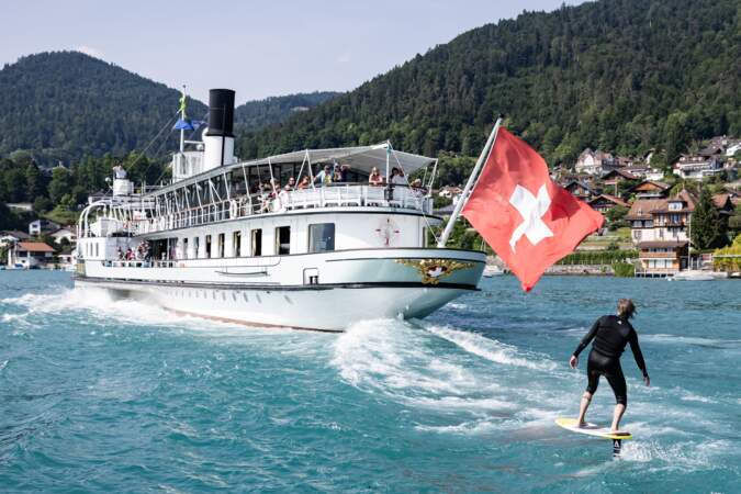 
Oui, la Suisse est la patrie du surf, la preuve dans cette web-série poilante