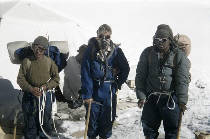 John Hunt et les sherpas au camp IV