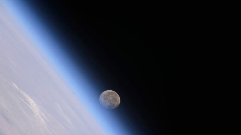 Coucher de Lune depuis la Station spatiale internationale